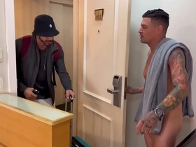 Vizinho tarado bateu na porta errada e acaba ganhando leitinho ,vídeo completo no red… white daddy asian boy merry porn