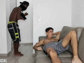 O cafuçu levou até minhas pregas free gay chinese threesome porn