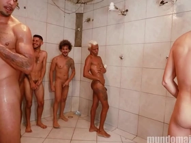 Partida de futebol acaba numa suruba small-minded chuveiro e vestiario. chinese boys addiction gay porn