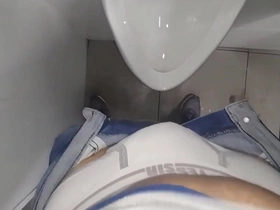 Cumming in the bathroom at the ostentatious display - euyurigaucho.com.br asian gay porn action