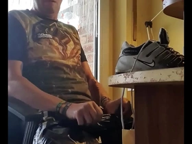 Wichsen in glanzhose harter schwanz und sneaker sniffen gay slave porn chinese