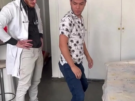 O médico carmona oficiall safado não resistiu e comeu o paciente gay bear porn japanese