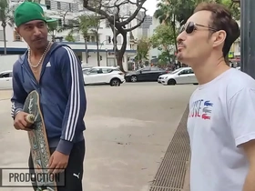 O boy na praça aceitou ir dar pros dois pauzudos asian supplying man gay porn