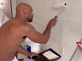 Pintor dotado fudendo o ajudante sarado bareback gabbling asian gay porn