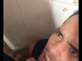 Saindo para o trabalho passei do no banheiro da estação da luz em são paulo e fodi com nove machos - full red white fucks chinese porn gay