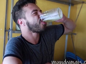 Perdeu a aposta no braço de ferro e teve que dár o cú como pagamento. gay kissing porn chinese