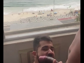 Mamando com gosto essa piroca de 27 cm com essa vista linda da praia (completo no red) gay porn white fuck asian