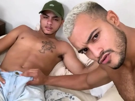 Botei o loirinho safado da minha rua pra mamar gay chinese latino bareback porn