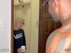 O filho novinho da vizinha veio pega açúcar e levou leite do negão dotado gay sex porn taiwan