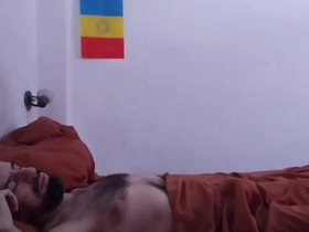 Despertando a mi macho peludo con una linda mamada, aprovechando su erección matutina. enticing korean porn gay