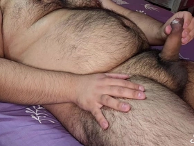 Hombre peludo y gordito se masturba hasta acabar rico tied asian gay porn